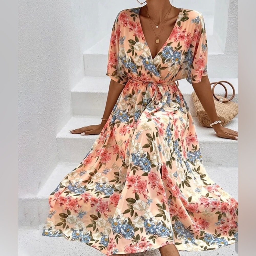 Geymy casual dress.  Floral peach. Size Large.  New